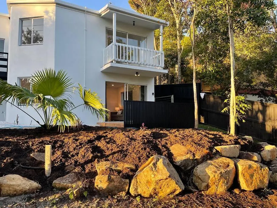 Location Location, Sunshine Beach, 100 M To Beach location